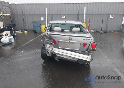 2004 Lexus Is 300 z USA, uszkodzony, nr VIN JTHBD192440090653